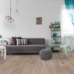 Parquet Stratifié Wild M8112- Sécuritaire et Adapté aux Enfants avec Look Bois Clair